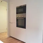 Sentral Og Moderne I Lejlighed *